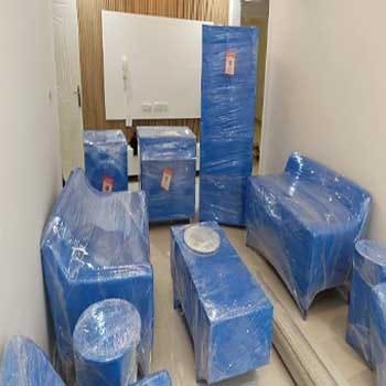 اثاث مغلف وجاهز للنقل والتخزين